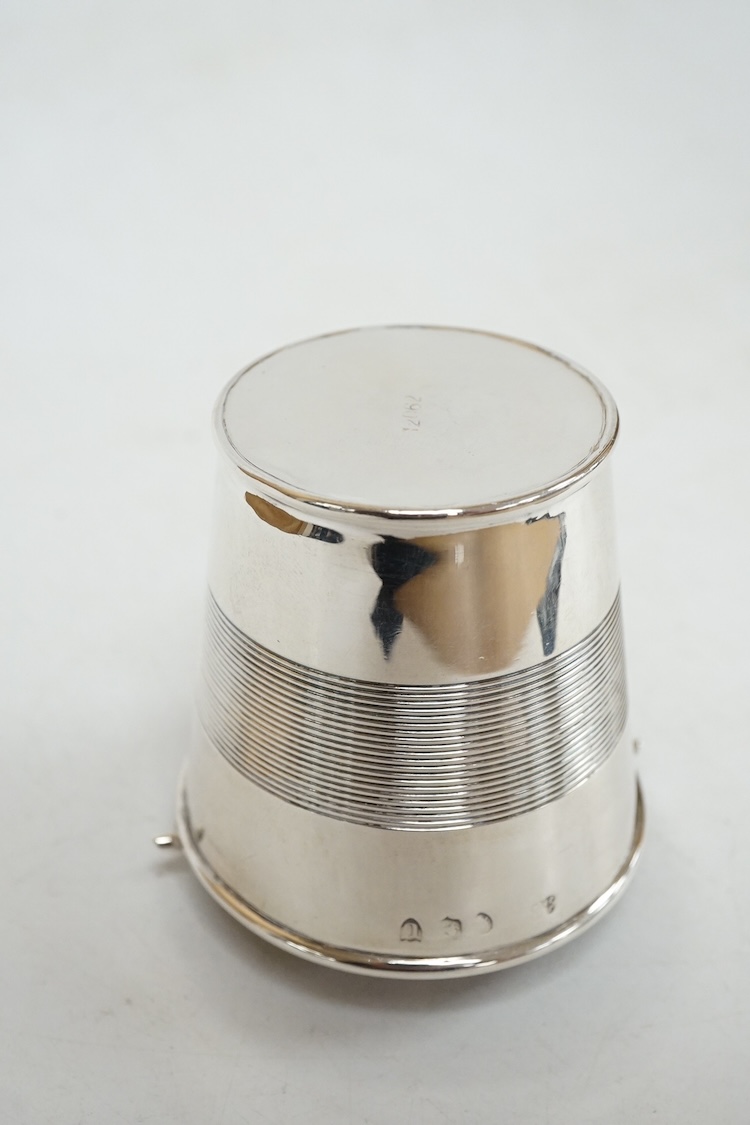 A late Victorian novelty silver cigarette and vesta holder, modelled as a bucket, with reeded band, Hukin & Heath, London, 1895, height 61mm, 64 grams.
